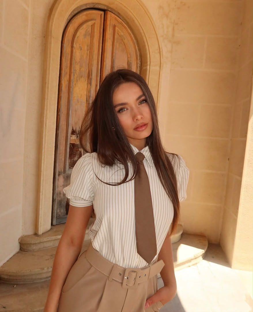 Personal style with a striped shirt and tailored skirt